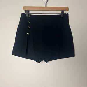 Mezzanine Button Detail Black Skort Large